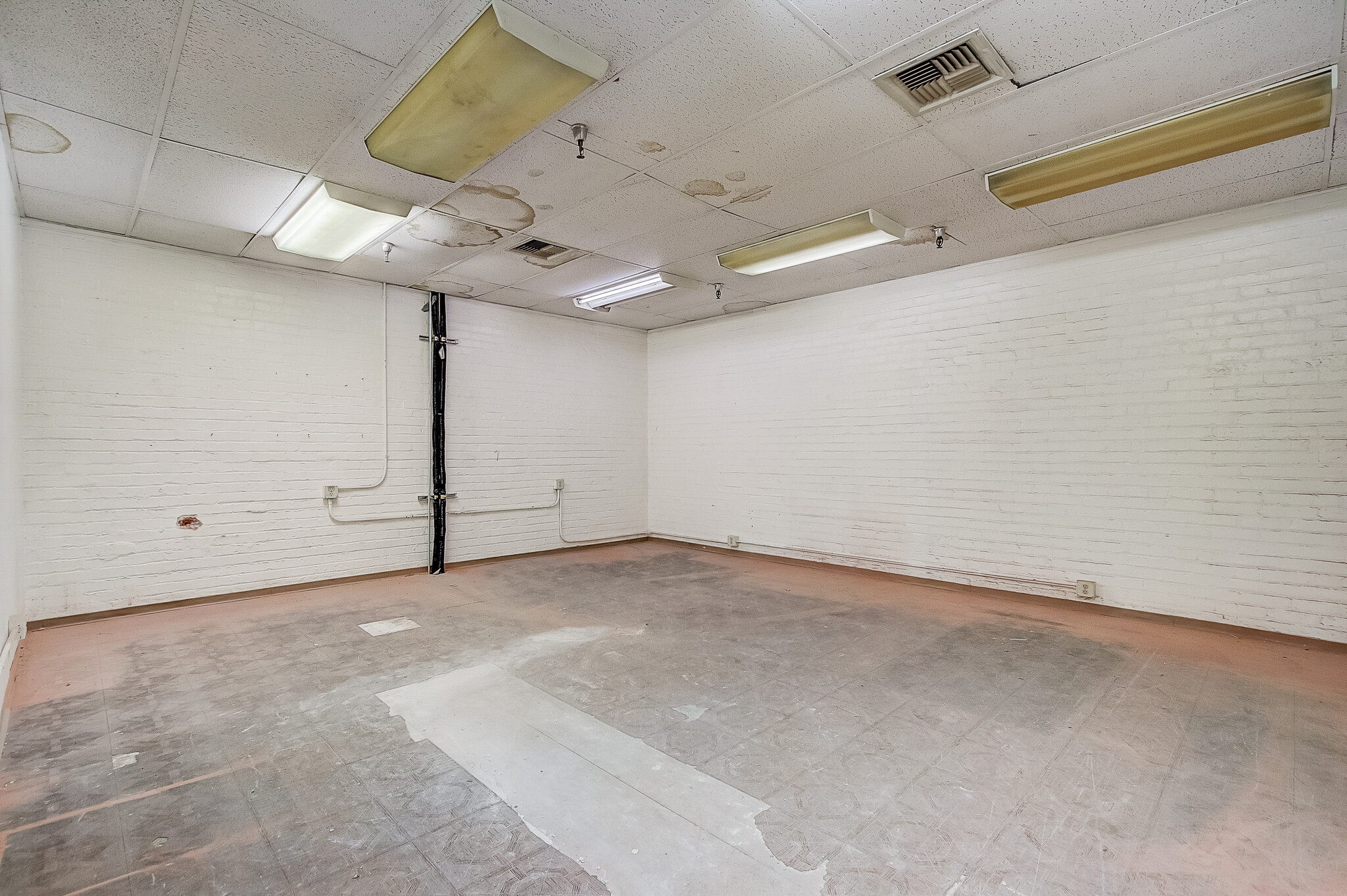 6311 Romaine St, Los Angeles, CA for lease Interior Photo- Image 1 of 4