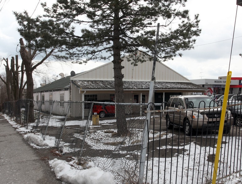 1000 Dundas St E, Mississauga, ON for sale - Building Photo - Image 3 of 3