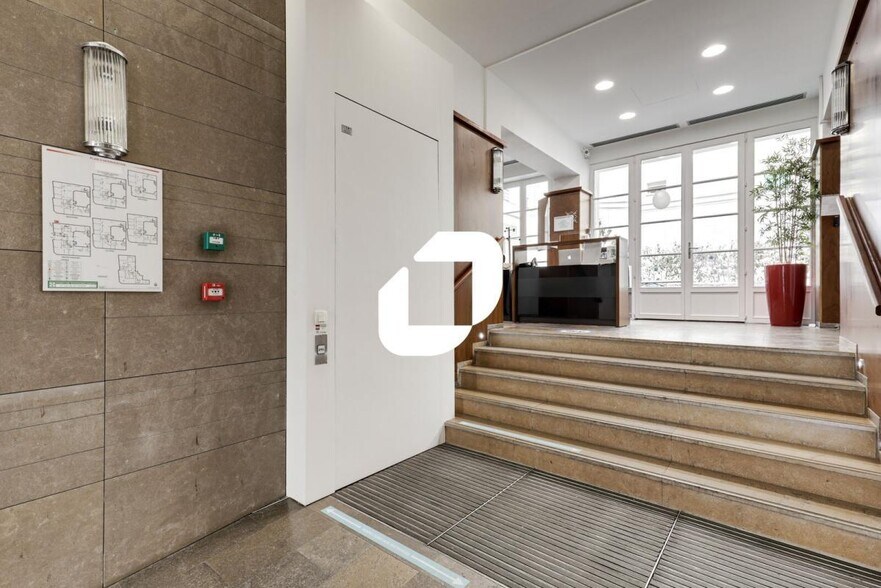 20 Rue Saint-Georges, Paris à louer - Photo du bâtiment - Image 2 de 9