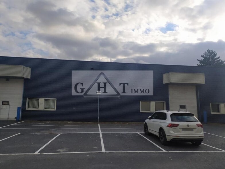 Industrial in Chelles for lease - Building Photo - Image 2 of 3