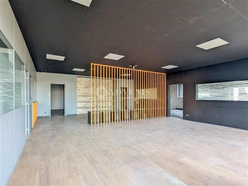 Flex in Saint-Malo for lease Interior Photo- Image 1 of 13