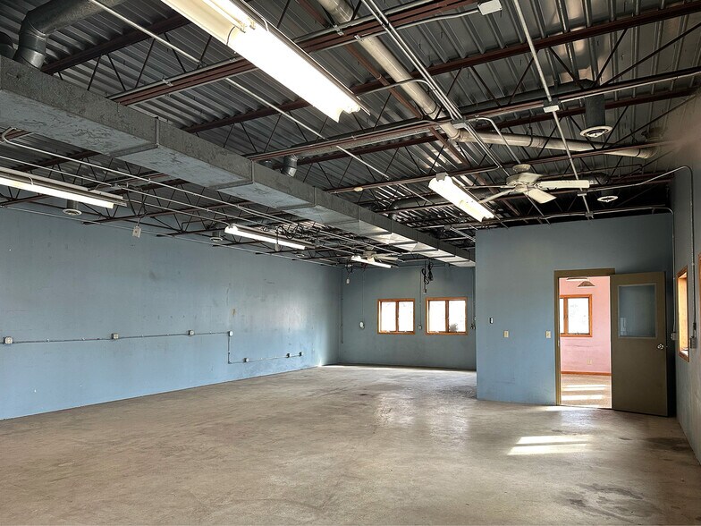 2603 E 7th Ave, North Saint Paul, MN à vendre - Photo du bâtiment - Image 2 de 20