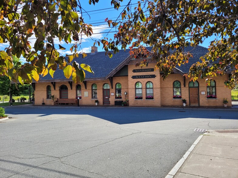 26 Depot Ave, Windsor, VT for sale - Primary Photo - Image 1 of 46