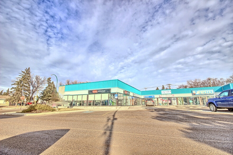 1501 Dunmore Rd SE, Medicine Hat, AB à louer - Photo du bâtiment - Image 2 de 6