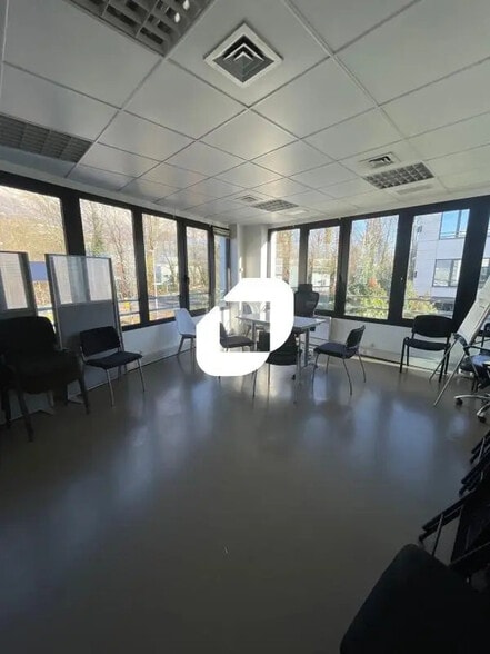 Office in Meylan for lease - Interior Photo - Image 3 of 10