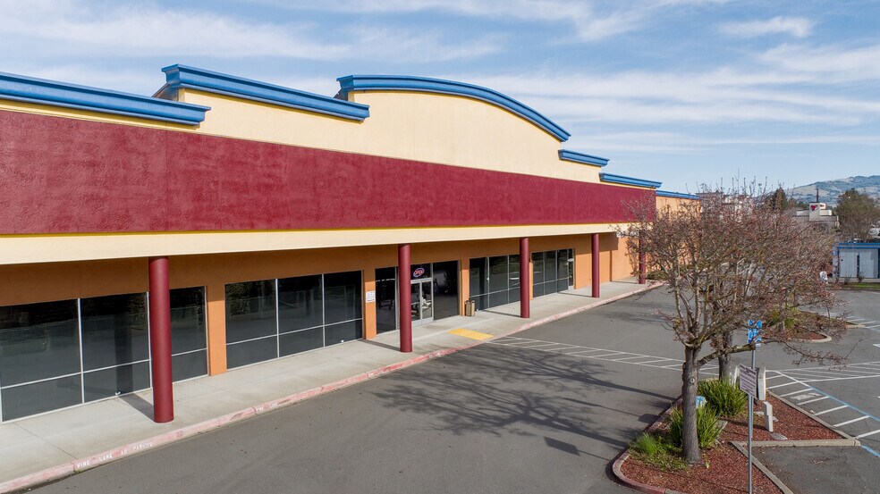 380-390 Rohnert Park Expressway West portfolio of 2 properties for sale on LoopNet.ca - Building Photo - Image 2 of 12