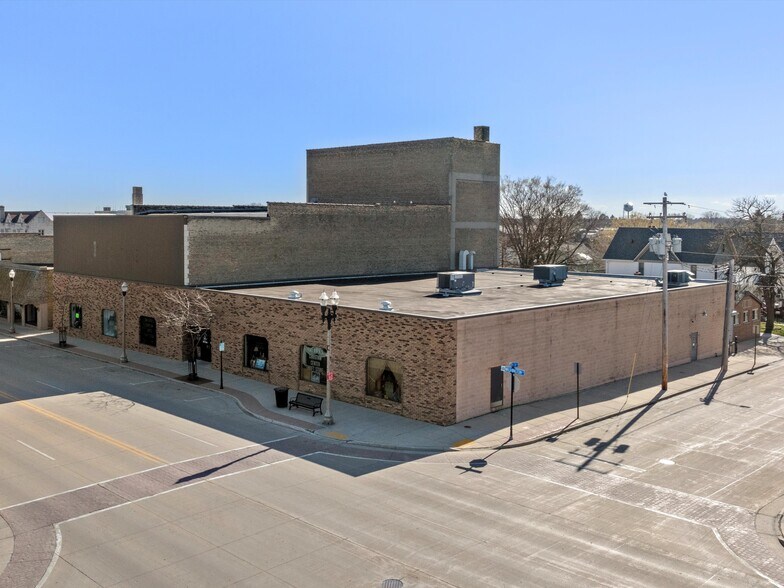 1816 Washington St, Two Rivers, WI à vendre - Photo du bâtiment - Image 2 de 13