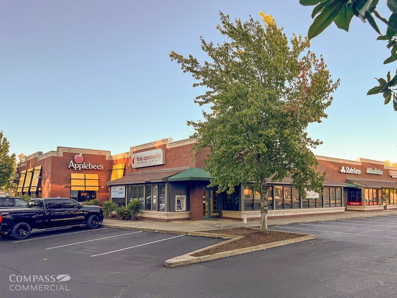 1388 Biddle Rd, Medford, OR à vendre - Photo du bâtiment - Image 2 de 11