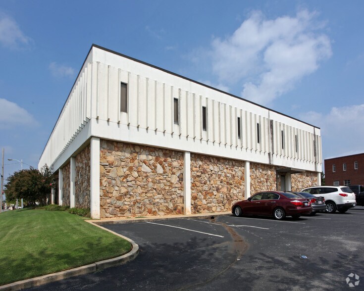 201 Gordon Dr SE, Decatur, AL à louer - Photo du bâtiment - Image 2 de 5