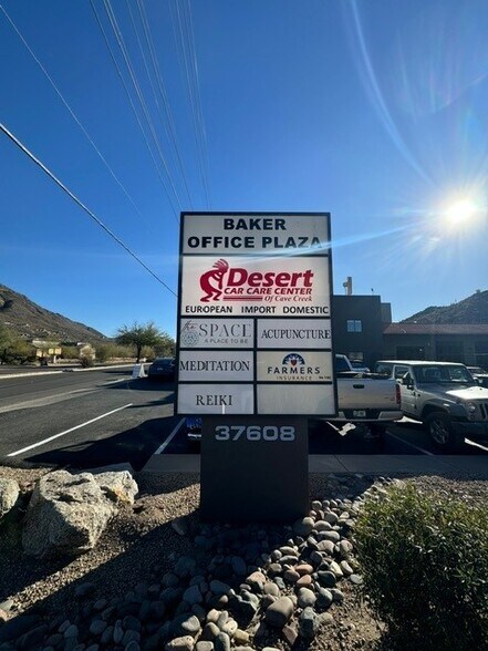 37608 N Cave Creek Rd, Cave Creek, AZ à louer - Photo du bâtiment - Image 2 de 10
