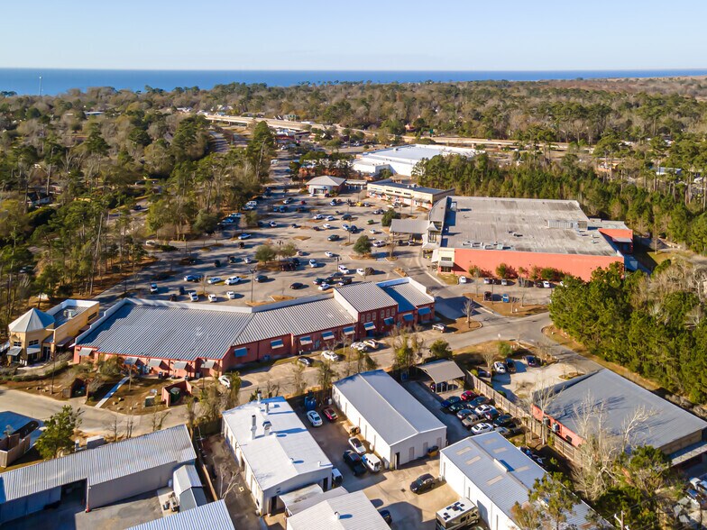 3441 E Causeway Approach, Mandeville, LA à louer - Photo du bâtiment - Image 2 de 3