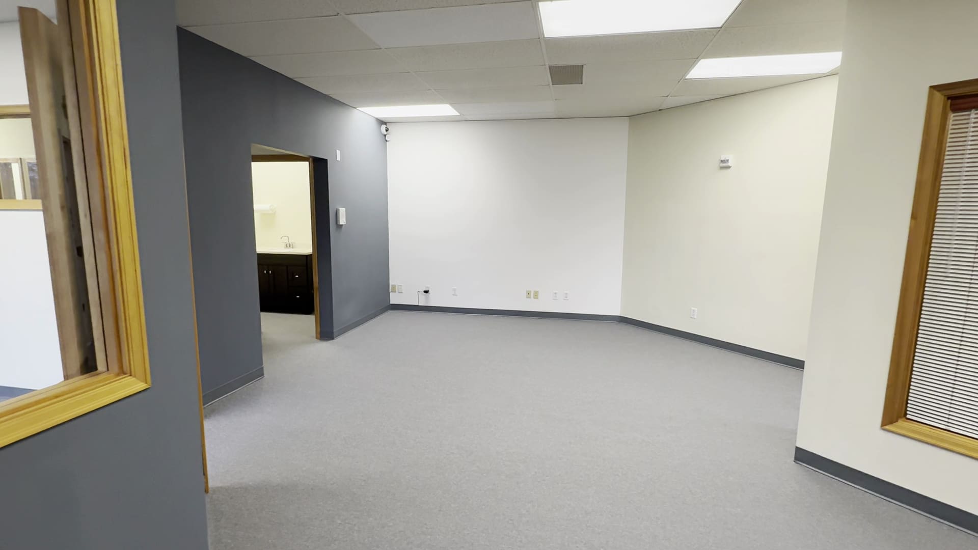 4720 200th St SW, Lynnwood, WA for sale Interior Photo- Image 1 of 9