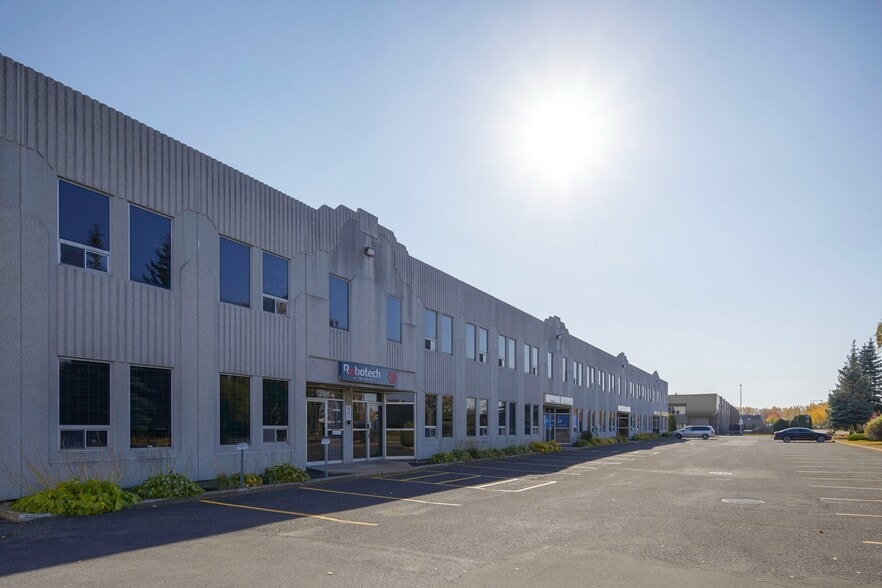 715 Rue Delage, Longueuil, QC à louer - Photo du bâtiment - Image 2 de 9