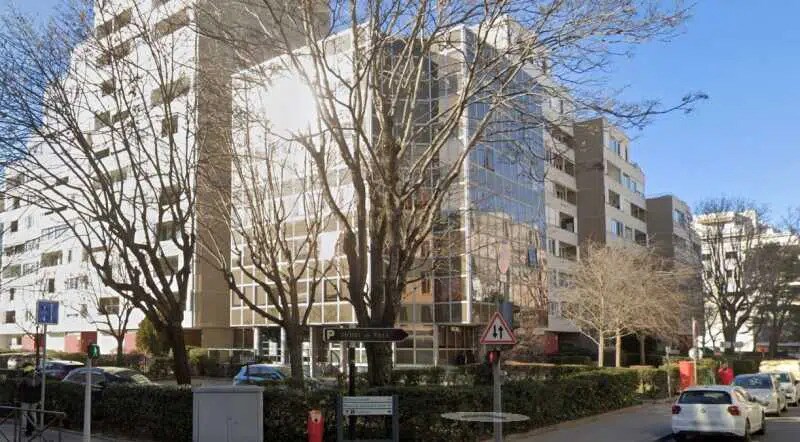 Bureau dans Villeurbanne à louer - Photo du bâtiment - Image 2 de 11