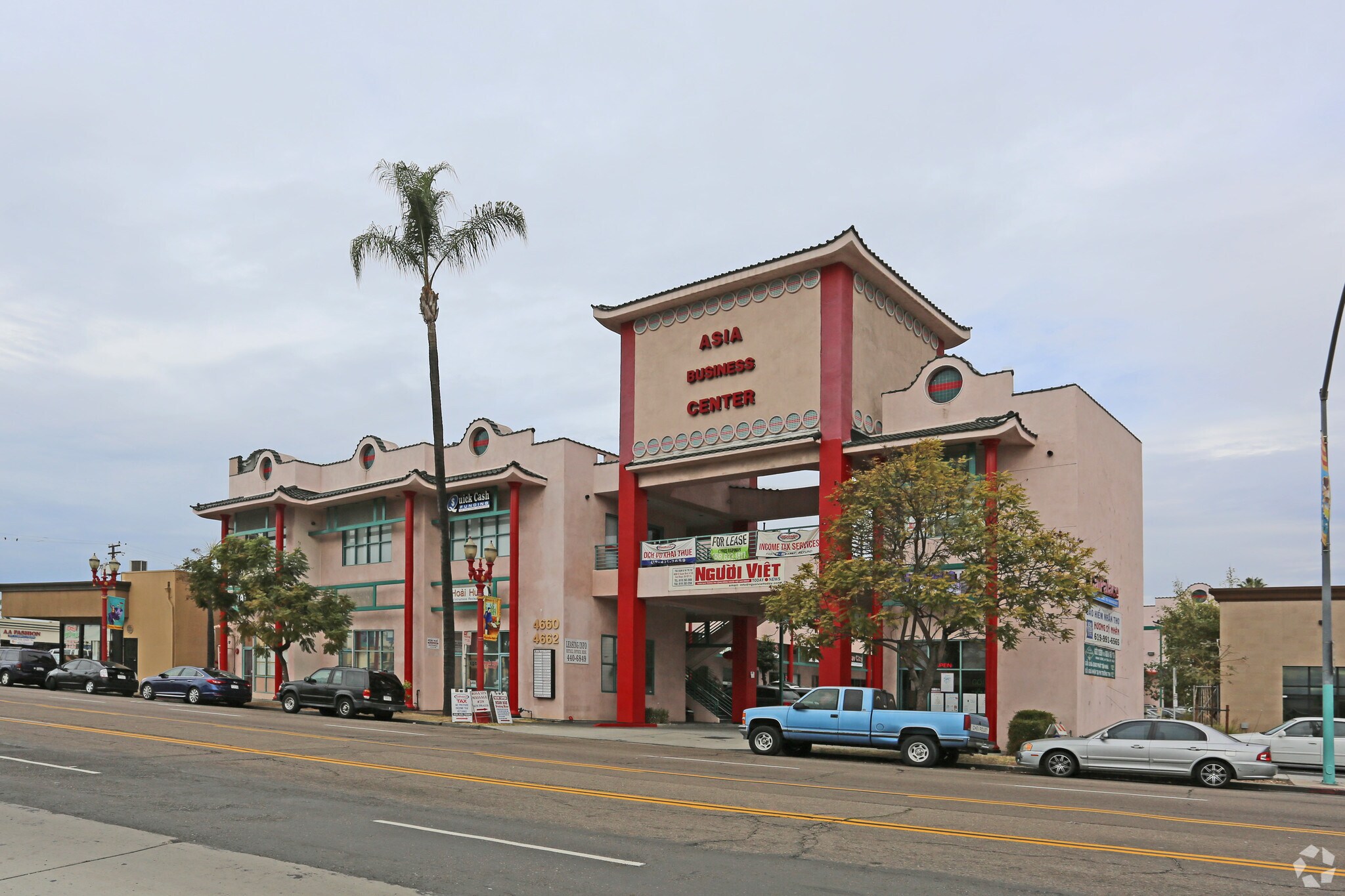 4660 El Cajon Blvd, San Diego, CA à louer Photo du bâtiment- Image 1 de 12
