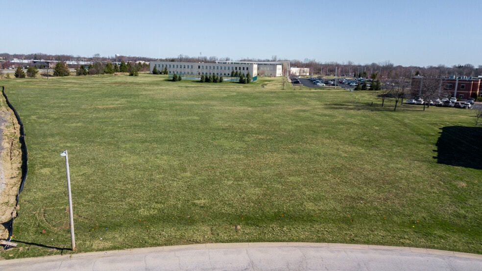 2601 Leonard Dr, Valparaiso, IN for sale - Building Photo - Image 3 of 9