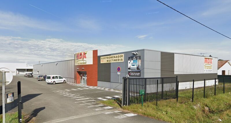 Flex in Le Haillan for lease - Building Photo - Image 1 of 2