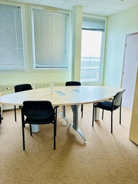 Bureau dans Bagneux à louer - Photo du bâtiment - Image 2 de 9