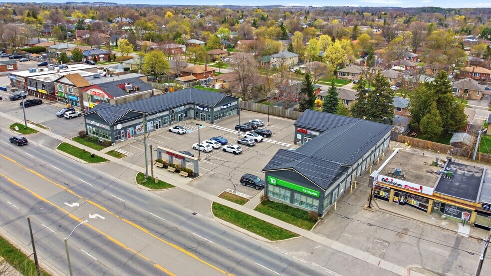156 & 158 Guelph St portefeuille de 2 propriétés à vendre sur LoopNet.ca - Photo du bâtiment - Image 3 de 17