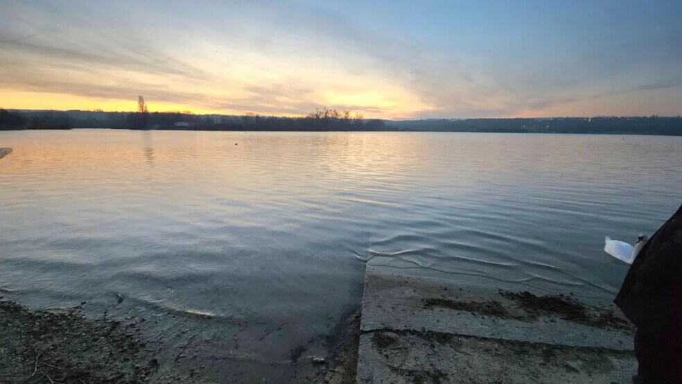 Local d'activités dans Cergy à vendre - Photo du bâtiment - Image 3 de 18