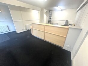 Austhorpe Vw, Leeds for lease Interior Photo- Image 2 of 6
