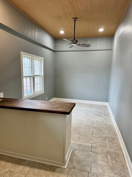 115 Vista Cir, Macon-Bibb, GA à vendre - Photo du bâtiment - Image 2 de 13