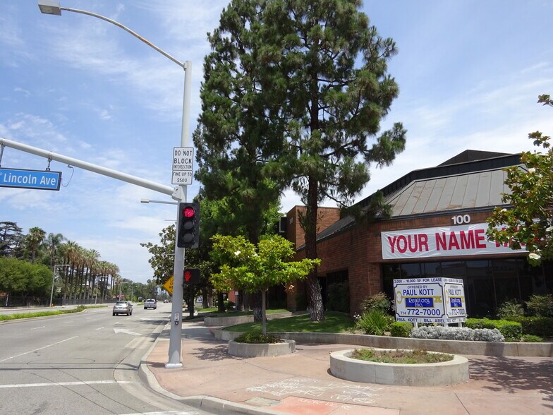 100 N Harbor Blvd, Anaheim, CA à louer - Photo du bâtiment - Image 3 de 12
