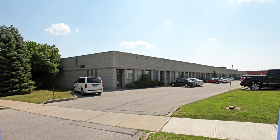 1080 Tristar Dr, Mississauga, ON à vendre - Photo du bâtiment - Image 2 de 2