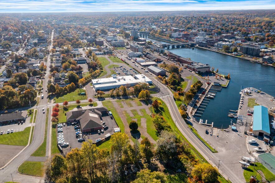 19 E Schuyler St, Oswego, NY à vendre - Photo du bâtiment - Image 2 de 20