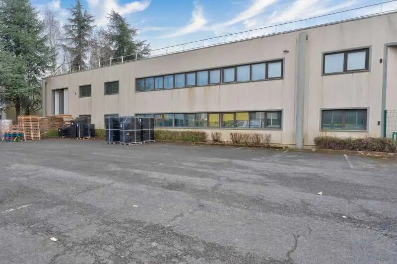 Flex in Pontault-Combault for lease - Building Photo - Image 1 of 2