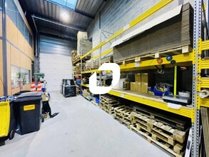 Flex in Chaponost for lease Interior Photo- Image 2 of 5