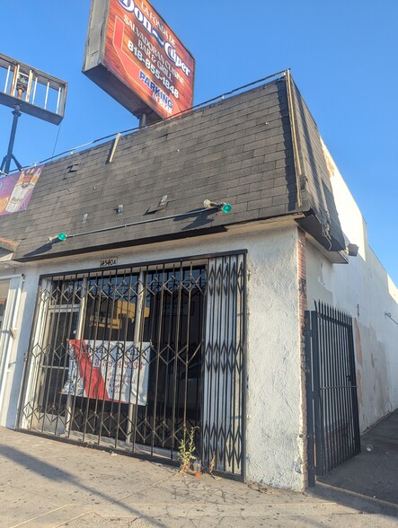 14538-14540 Vanowen St, Van Nuys, CA for lease - Building Photo - Image 2 of 5