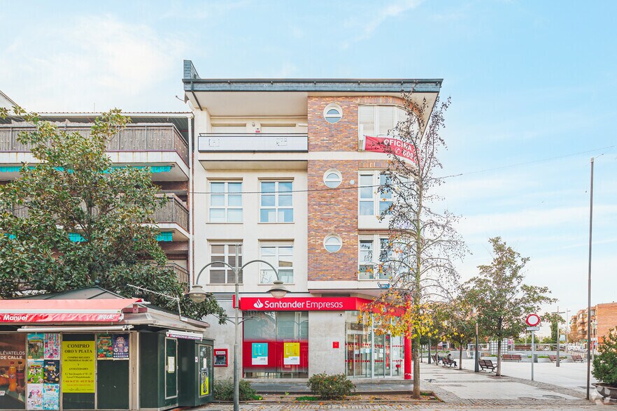 Calle Mieses, 1, Majadahonda, Madrid à vendre - Photo du bâtiment - Image 3 de 4