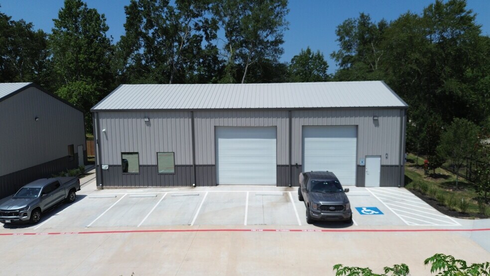 South Wade Office Warehouses portefeuille de 3 propriétés à vendre sur LoopNet.ca - Photo du bâtiment - Image 2 de 13