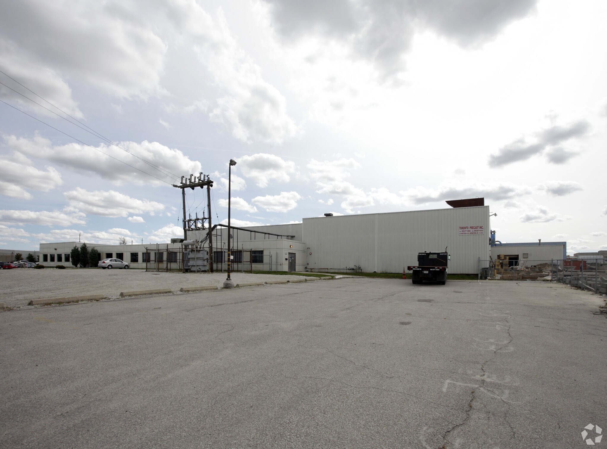 60 Armstrong Ave, Halton Hills, ON à vendre Photo principale- Image 1 de 1