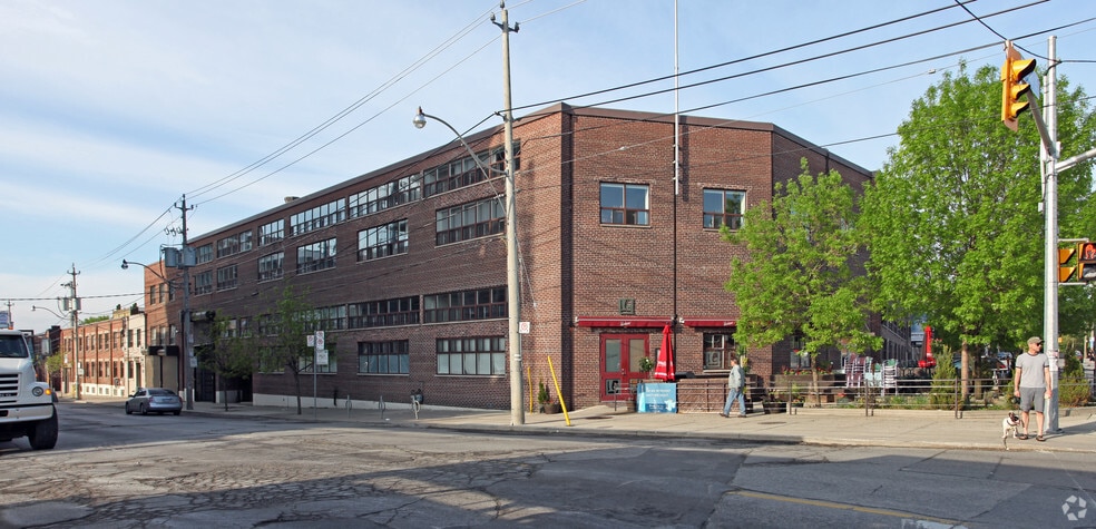 1159 Dundas St E, Toronto, ON for lease - Primary Photo - Image 1 of 2