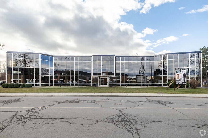 223 Colonnade Rd, Nepean, ON à louer - Photo du bâtiment - Image 2 de 3