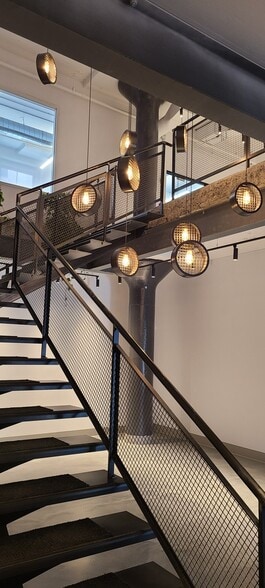 45 Ch Bates, Outremont, QC for lease - Interior Photo - Image 3 of 12