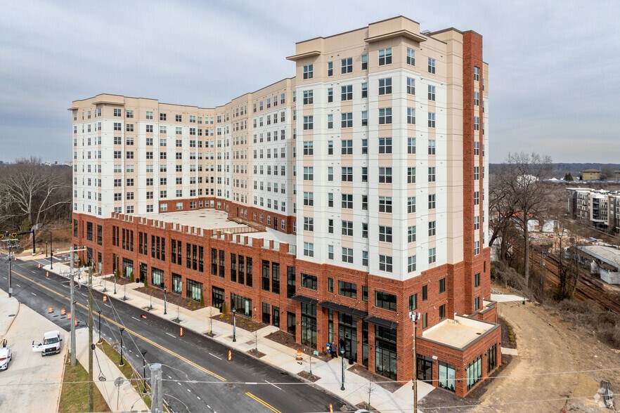 1184 Hank Aaron Dr, Atlanta, GA for lease - Building Photo - Image 1 of 11