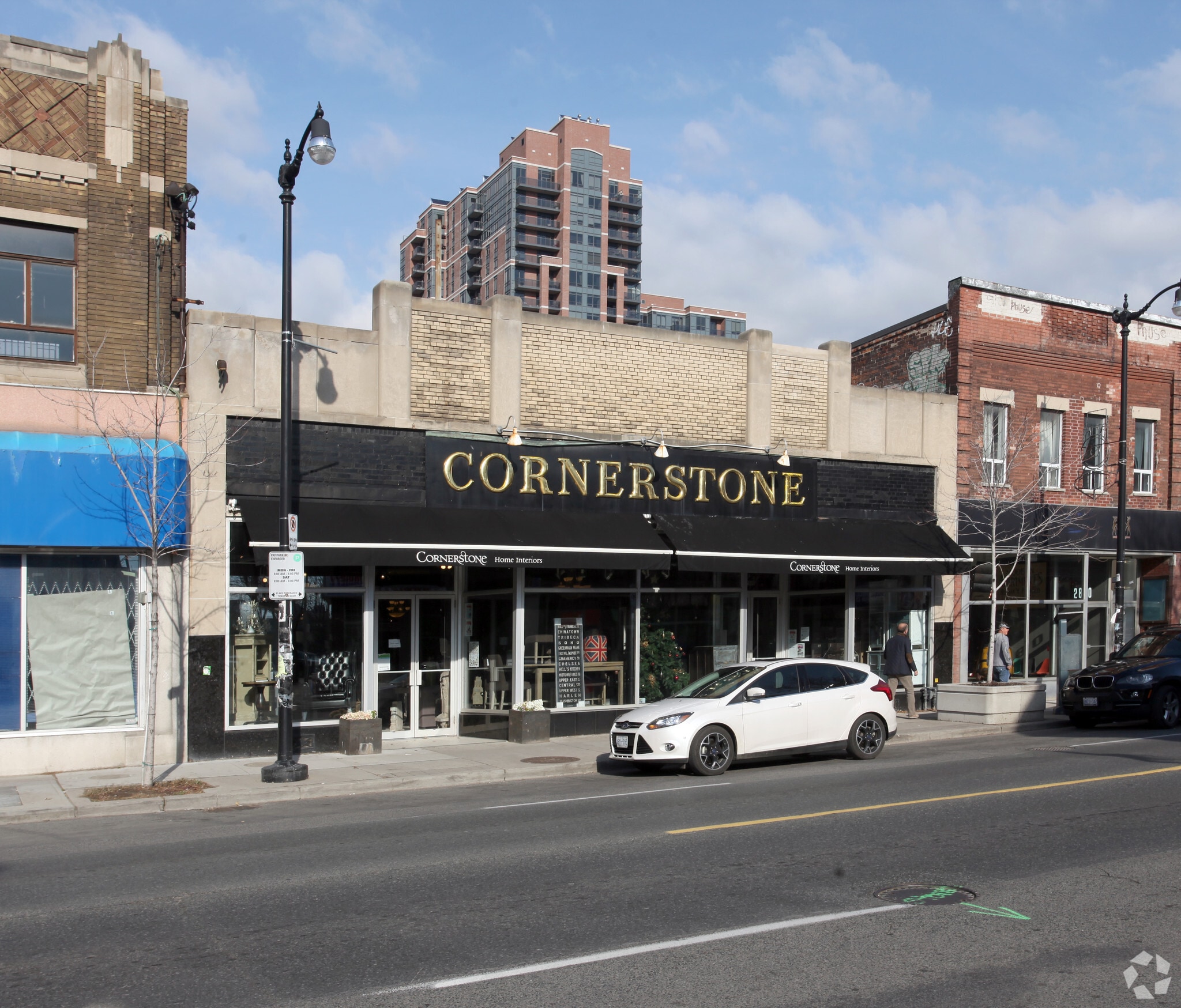 2886 Dundas St W, Toronto, ON for lease Primary Photo- Image 1 of 2