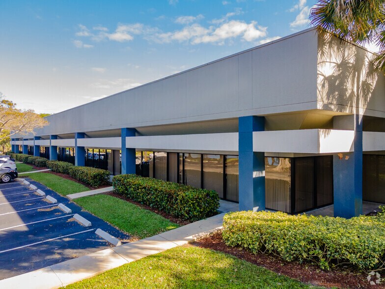 5101 NW 21st Ave, Fort Lauderdale, FL à louer - Photo du bâtiment - Image 3 de 23