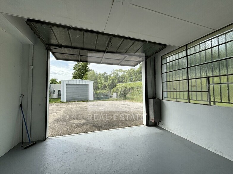 Flex in Ruy for lease - Interior Photo - Image 2 of 13