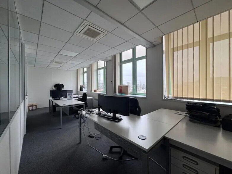 Bureau dans Pantin à louer - Photo du bâtiment - Image 1 de 17
