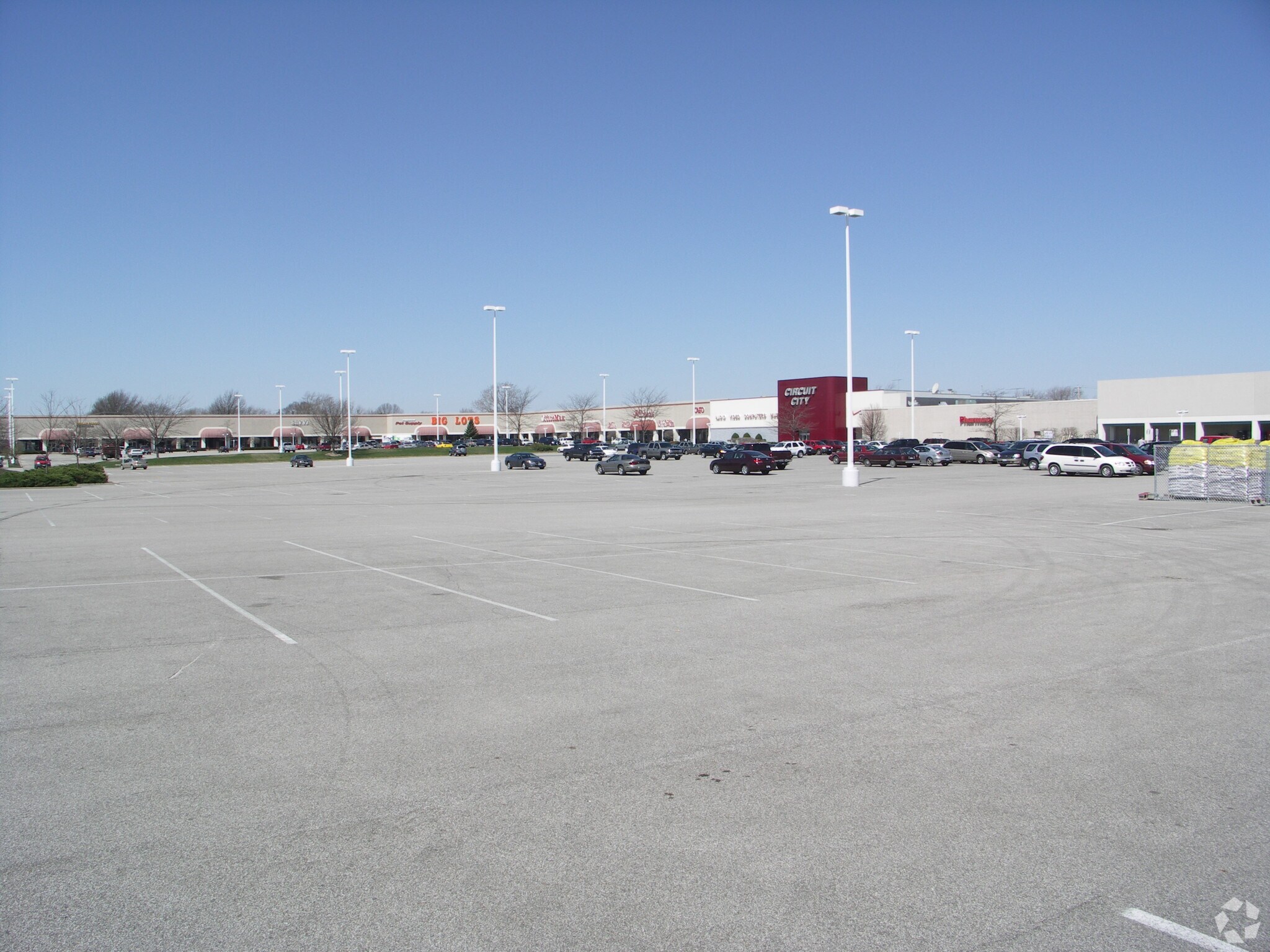 1500 E Empire St, Bloomington, IL à louer Photo du bâtiment- Image 1 de 6