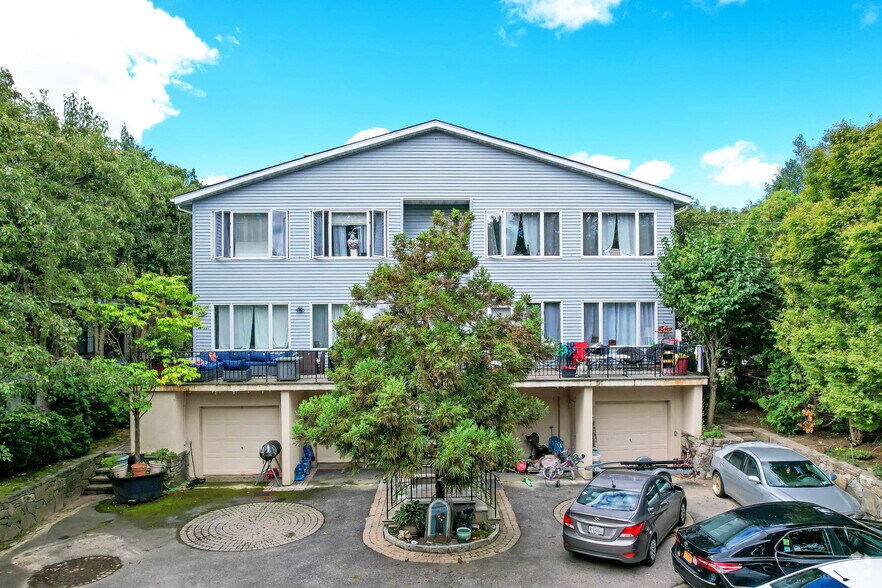 147-149 Meadow Ln, New Rochelle, NY à vendre - Photo principale - Image 1 de 7