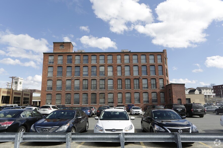 131 Davidson St, Lowell, MA à vendre - Photo du bâtiment - Image 2 de 5