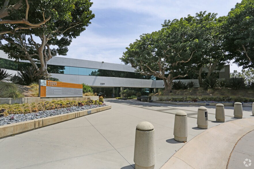 11085 N Torrey Pines Rd, La Jolla, CA à louer - Photo du bâtiment - Image 3 de 50