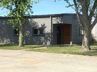 More details for 1015 W Woodside St, Mcpherson, KS - Industrial for Sale