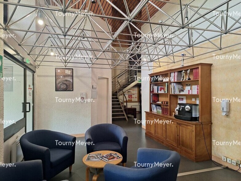 Office in Bordeaux for sale - Lobby - Image 3 of 7