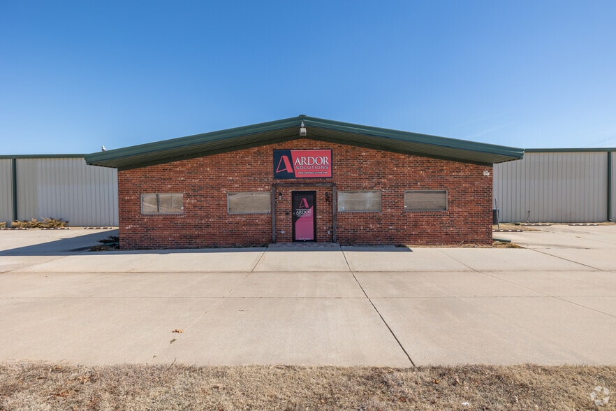 602 S Main St, Newcastle, OK à vendre - Photo du bâtiment - Image 2 de 5
